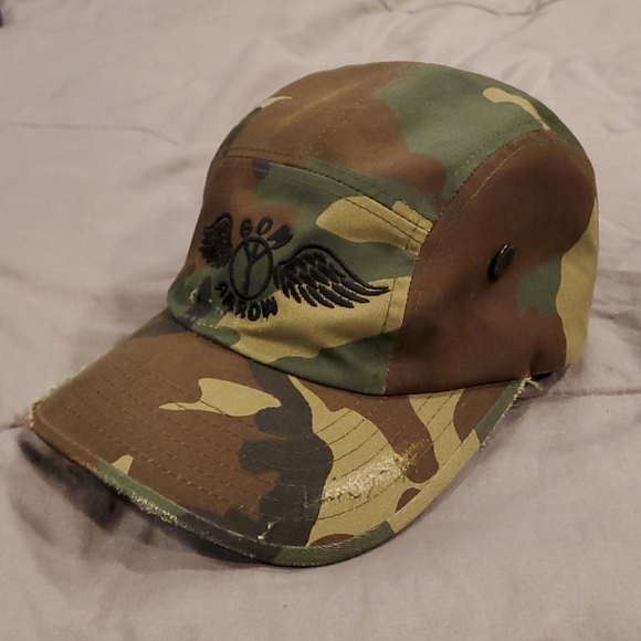 Distressed Camouflage hat - Picture 2 of 4